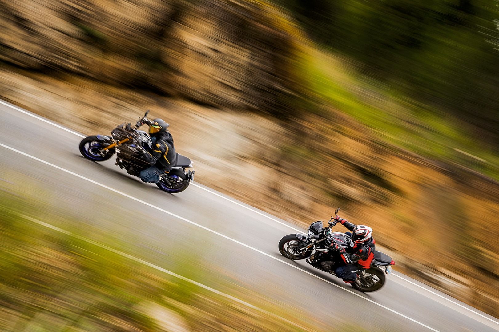 Comparativa Yamaha MT-09 SP vs Triumph Street Trile RS