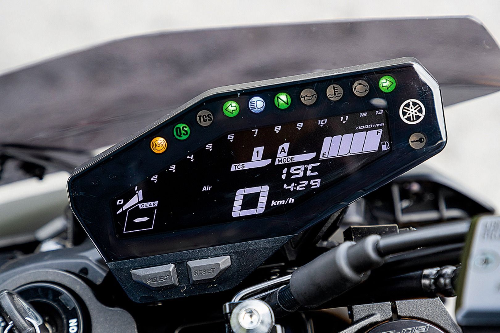 Comparativa Yamaha MT-09 SP vs Triumph Street Trile RS