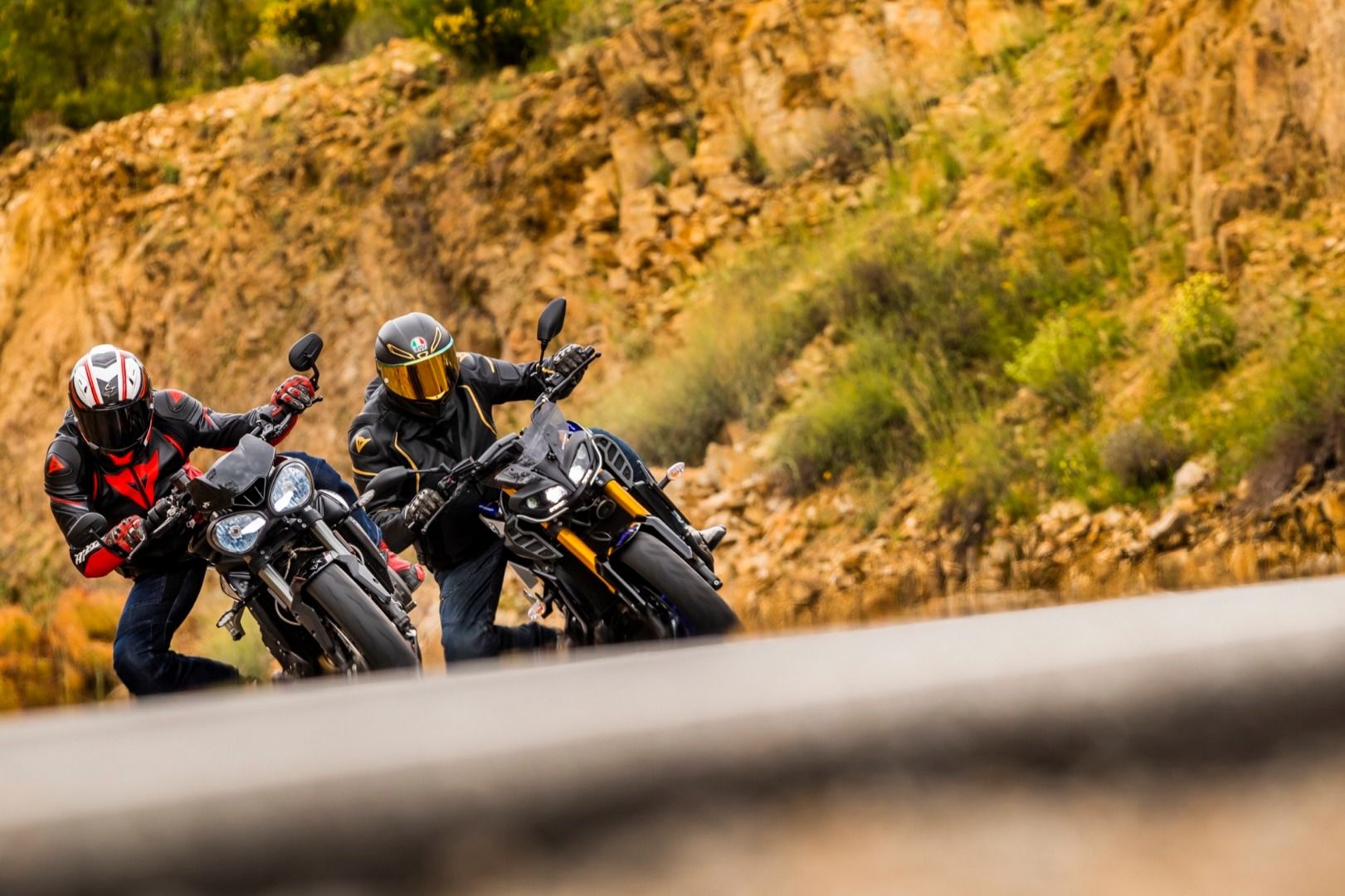 Comparativa Yamaha MT-09 SP vs Triumph Street Trile RS