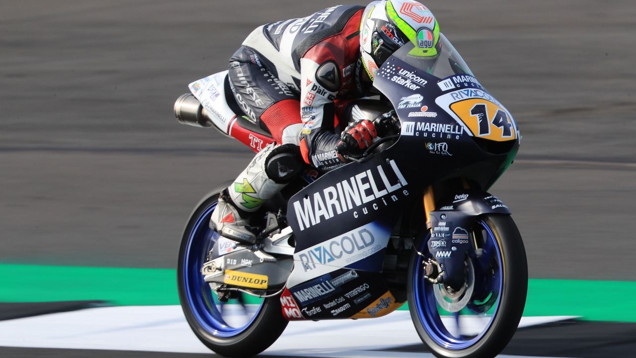 Tony Arbolino lidera los libres de Moto3 en Silverstone ante Marco Bezzecchi
