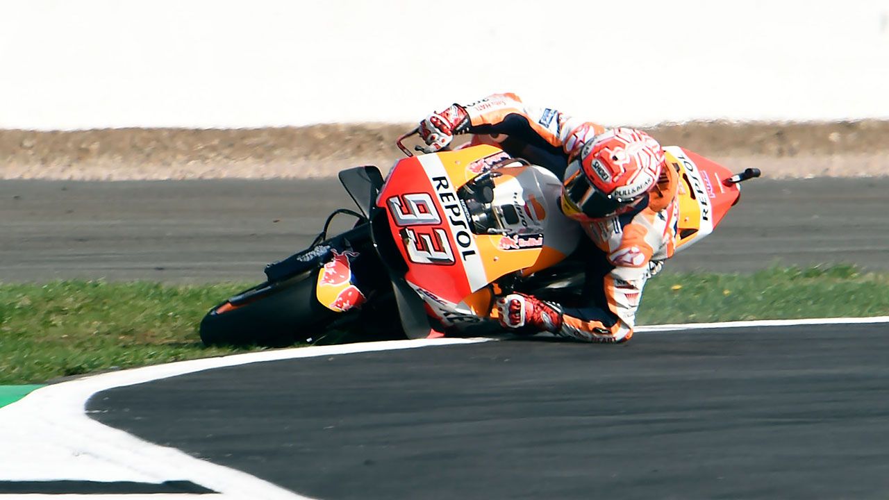 Marc Márquez: “¿Ha cobrado ya el que ha reasfaltado Silverstone? Es un desastre”