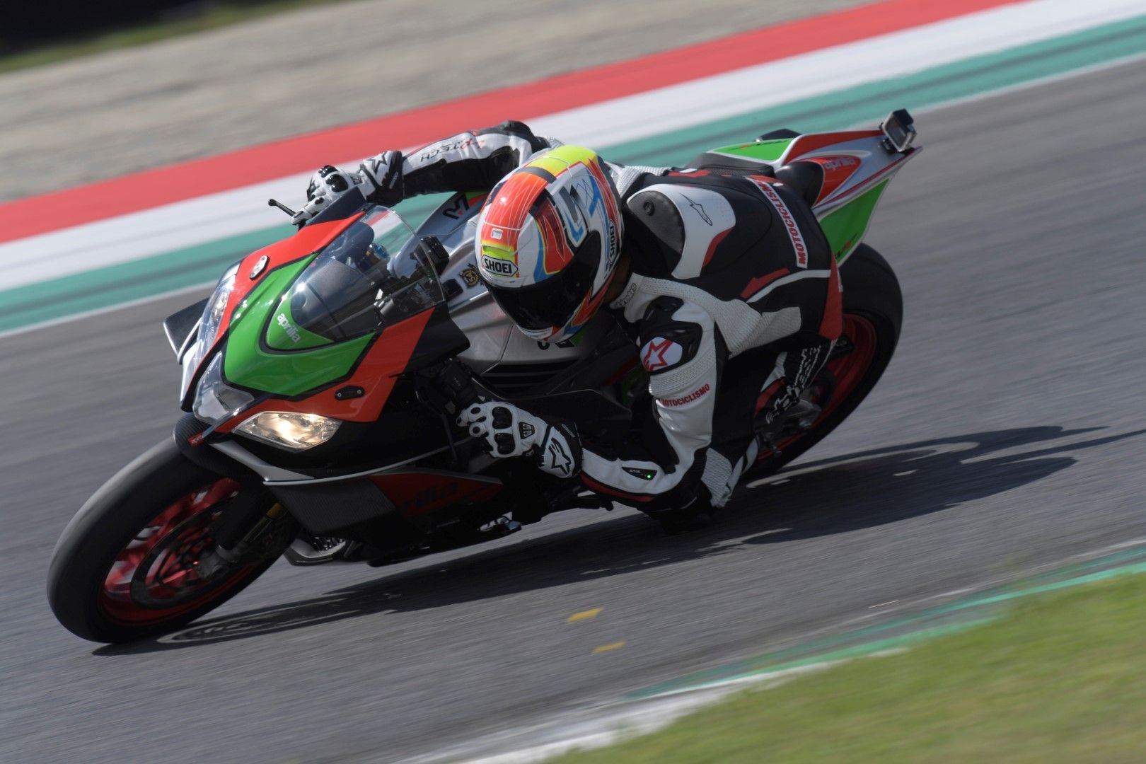 Probamos la Aprilia RSV4 RF Factory Works 2019