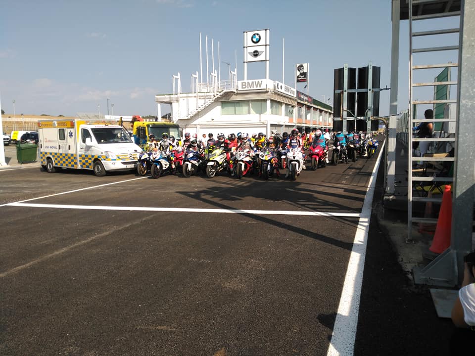 Probamos el nuevo asfalto del Circuito del Jarama RACE