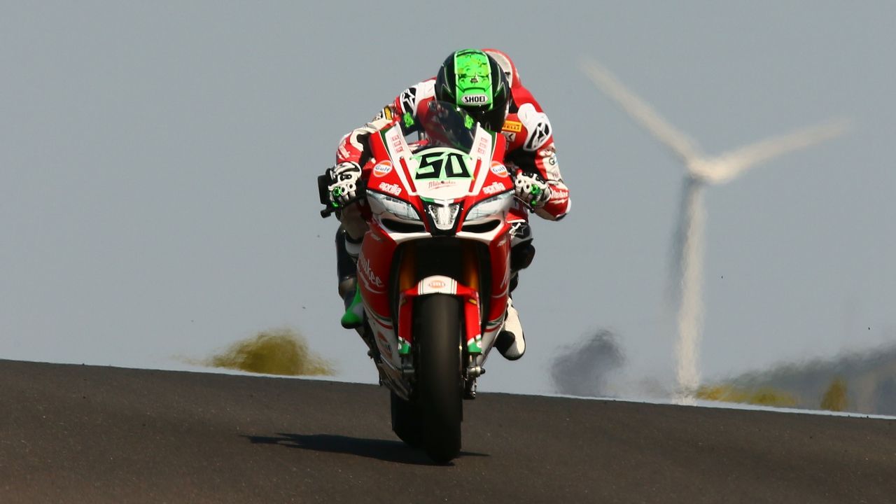 Eugene Laverty impide la pole de Jonathan Rea por 60 milésimas en Portimao