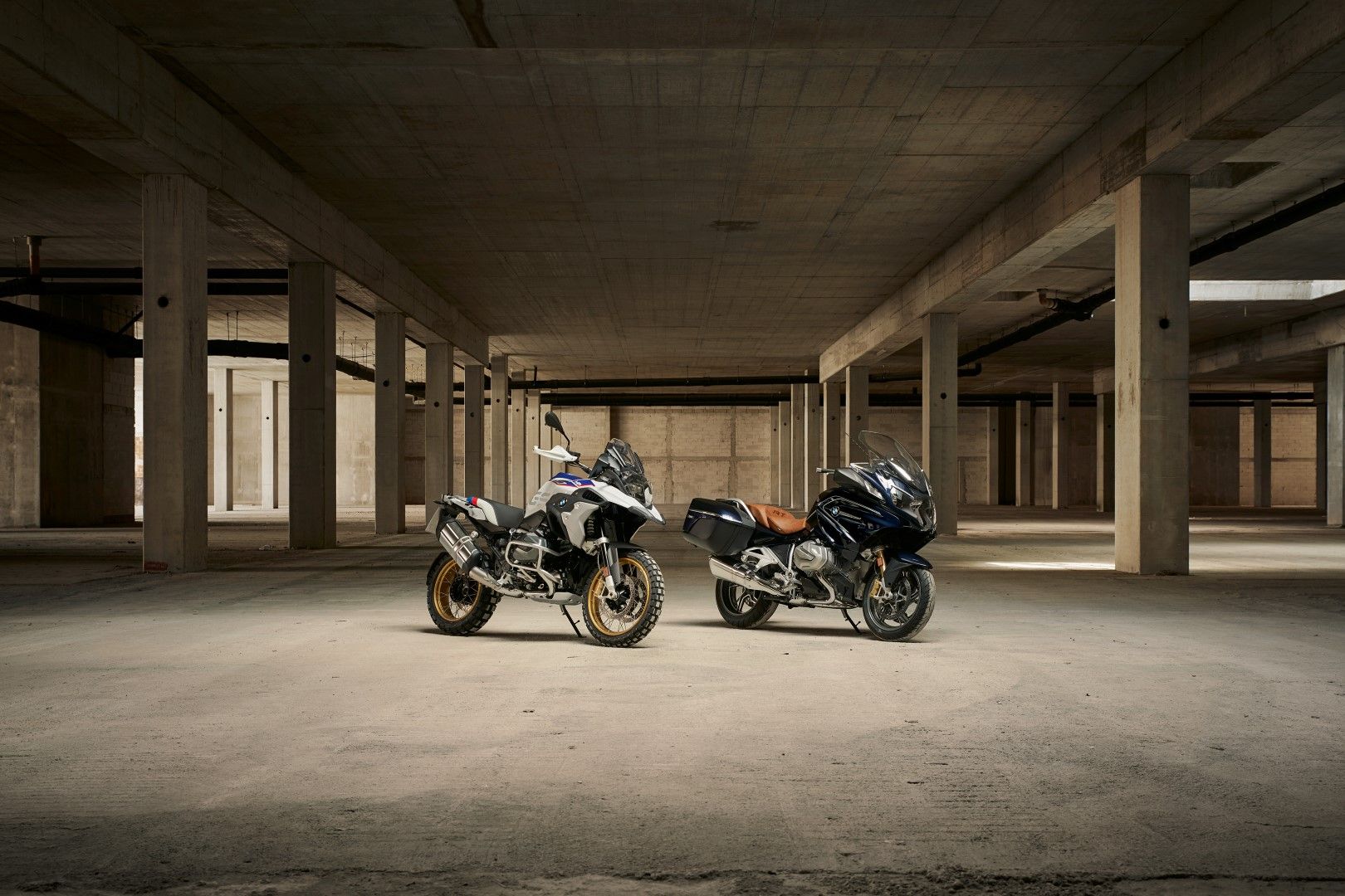 Salvo pequeños detalles y decoraciones, estas dos BMW no cambian apenas por fuera con respecto a las versiones anteriores de 1.170 cc.