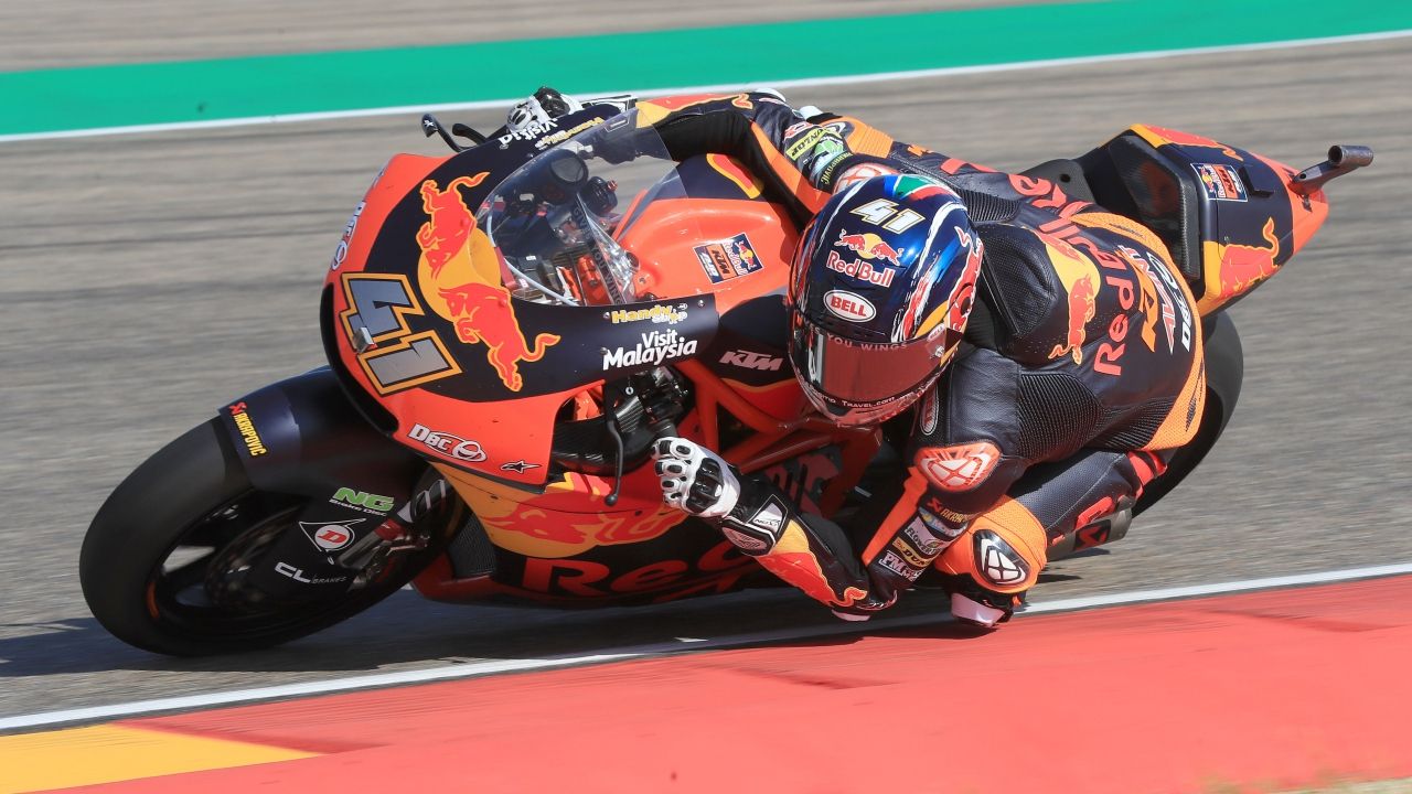 Brad Binder sigue con su idilio aragonés y se impone en Moto2 ante Pecco Bagnaia