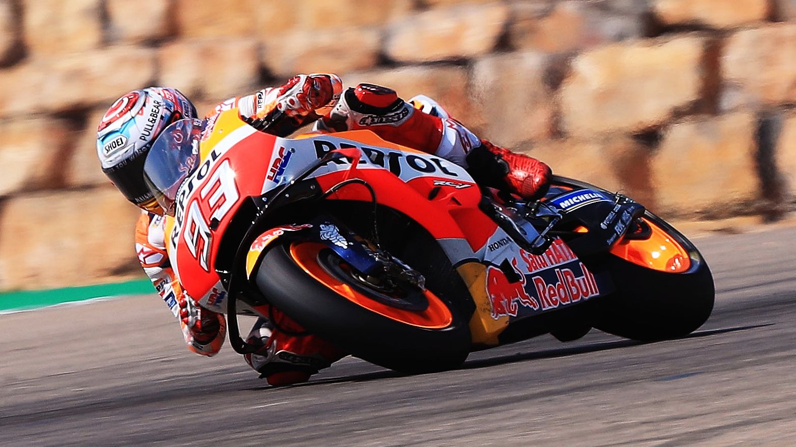Marc Márquez derrota a Andrea Dovizioso en un duelo colosal de MotoGP en Aragón
