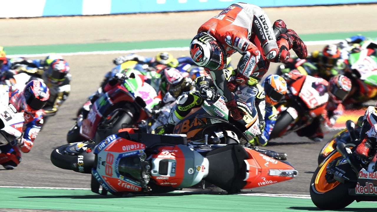 Caída Jorge Lorenzo en Aragón 2018