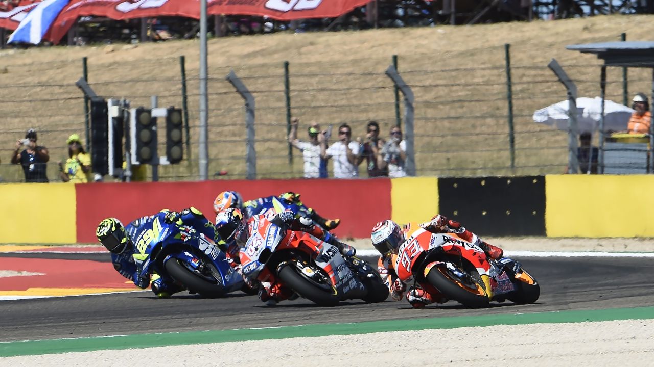 Sándwich Dovizioso-Márquez-Iannone en Aragón 2018