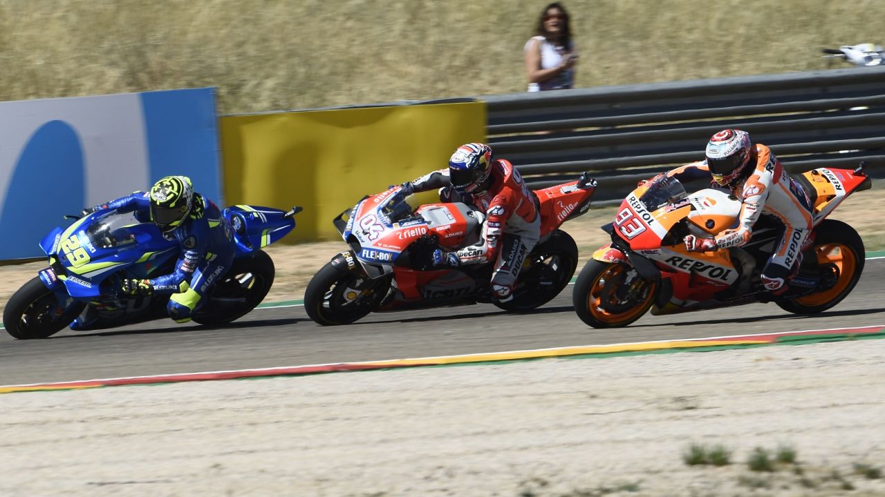 Sándwich Dovizioso-Márquez-Iannone en Aragón 2018