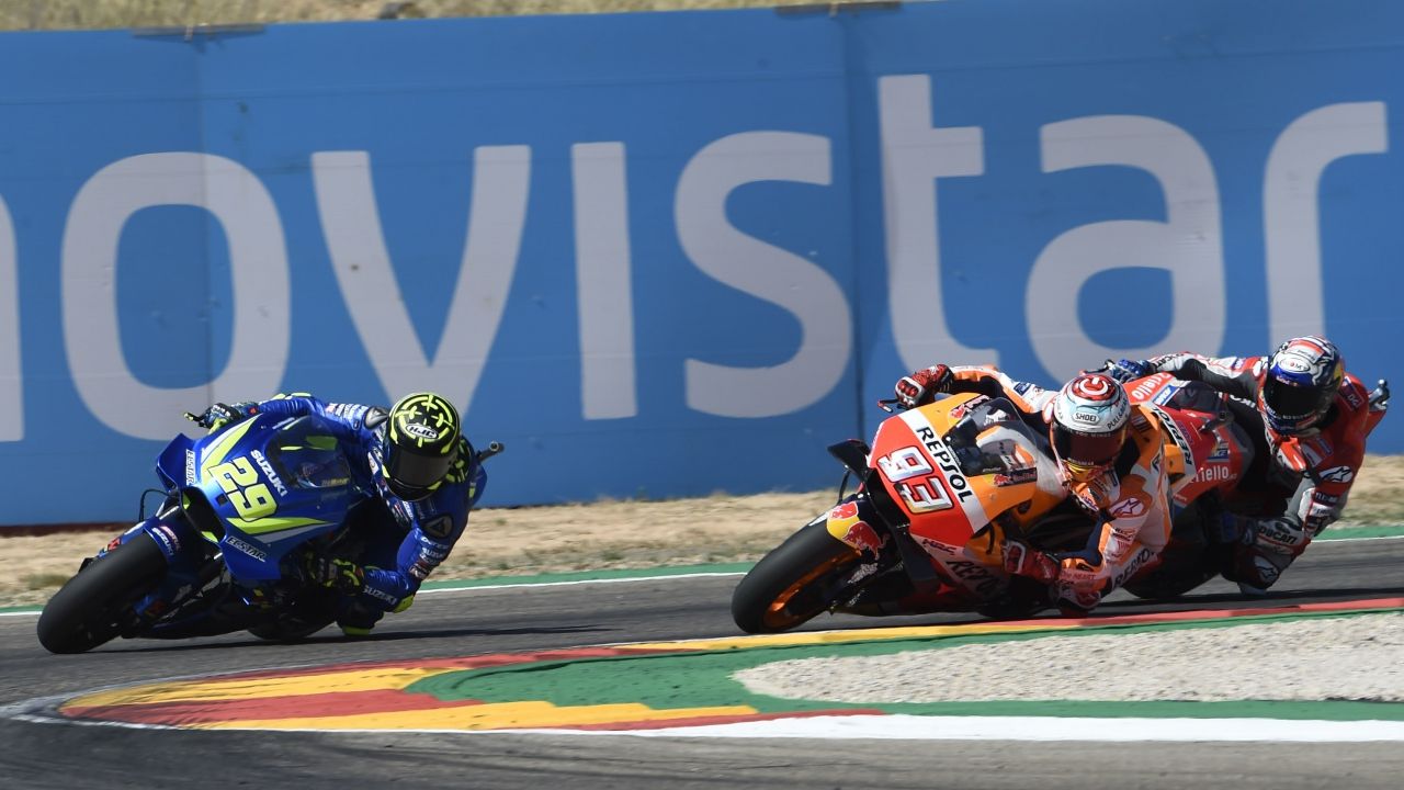 Sándwich Dovizioso-Márquez-Iannone en Aragón 2018