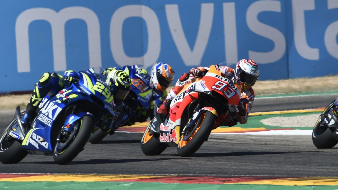 Sándwich Dovizioso-Márquez-Iannone en Aragón 2018