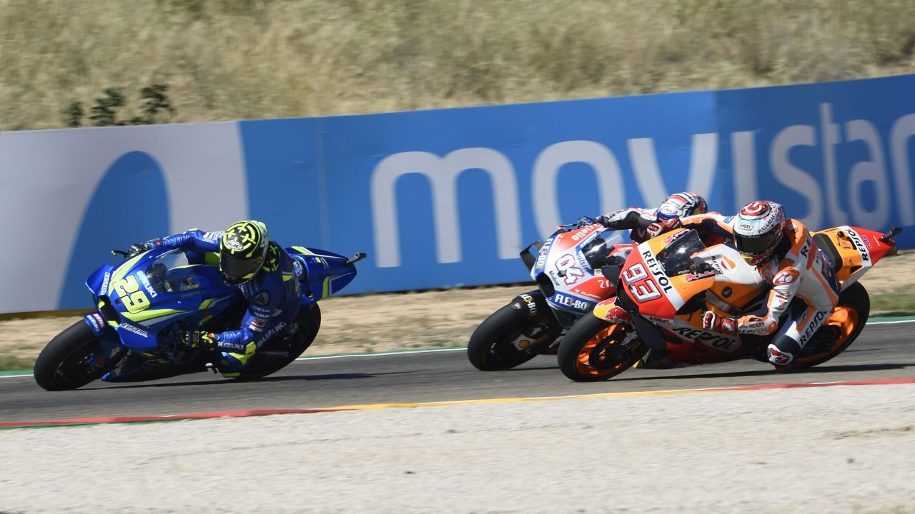 Sándwich Dovizioso-Márquez-Iannone en Aragón 2018
