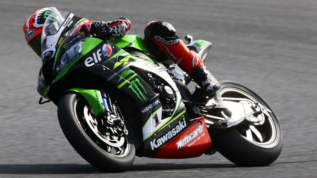 Jonathan Rea hace póquer de títulos con siete triunfos seguidos y podio de Xavi Forés 