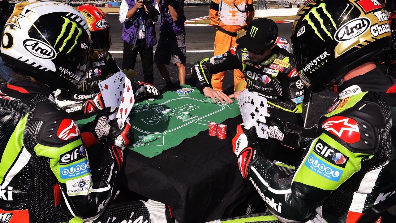 Los cuatro Jonathan Rea descubren el póquer de ases (Foto: Gold & Goose)