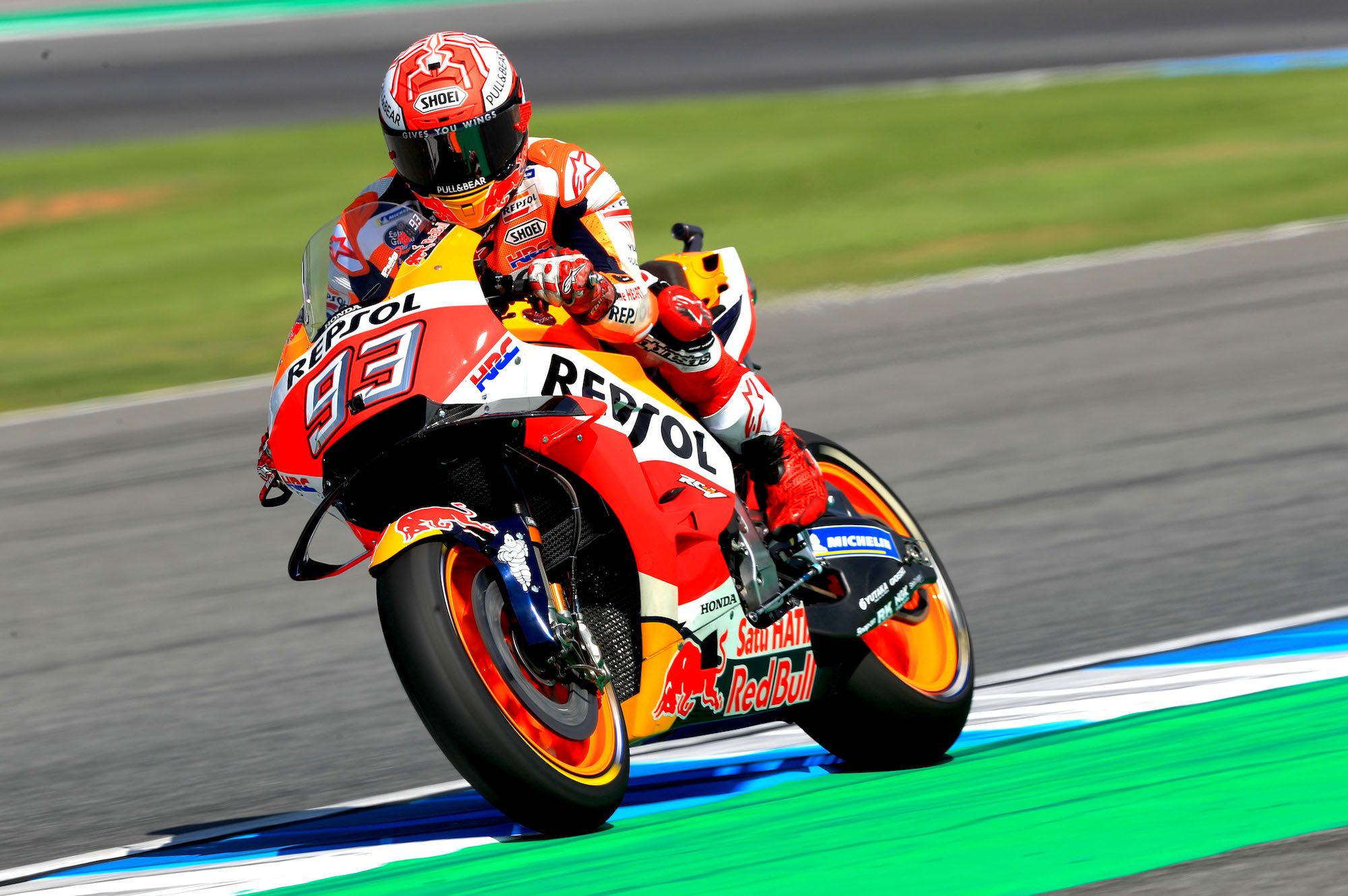 Marc Márquez se impone a Valentino Rossi en la lucha por la pole en Tailandia