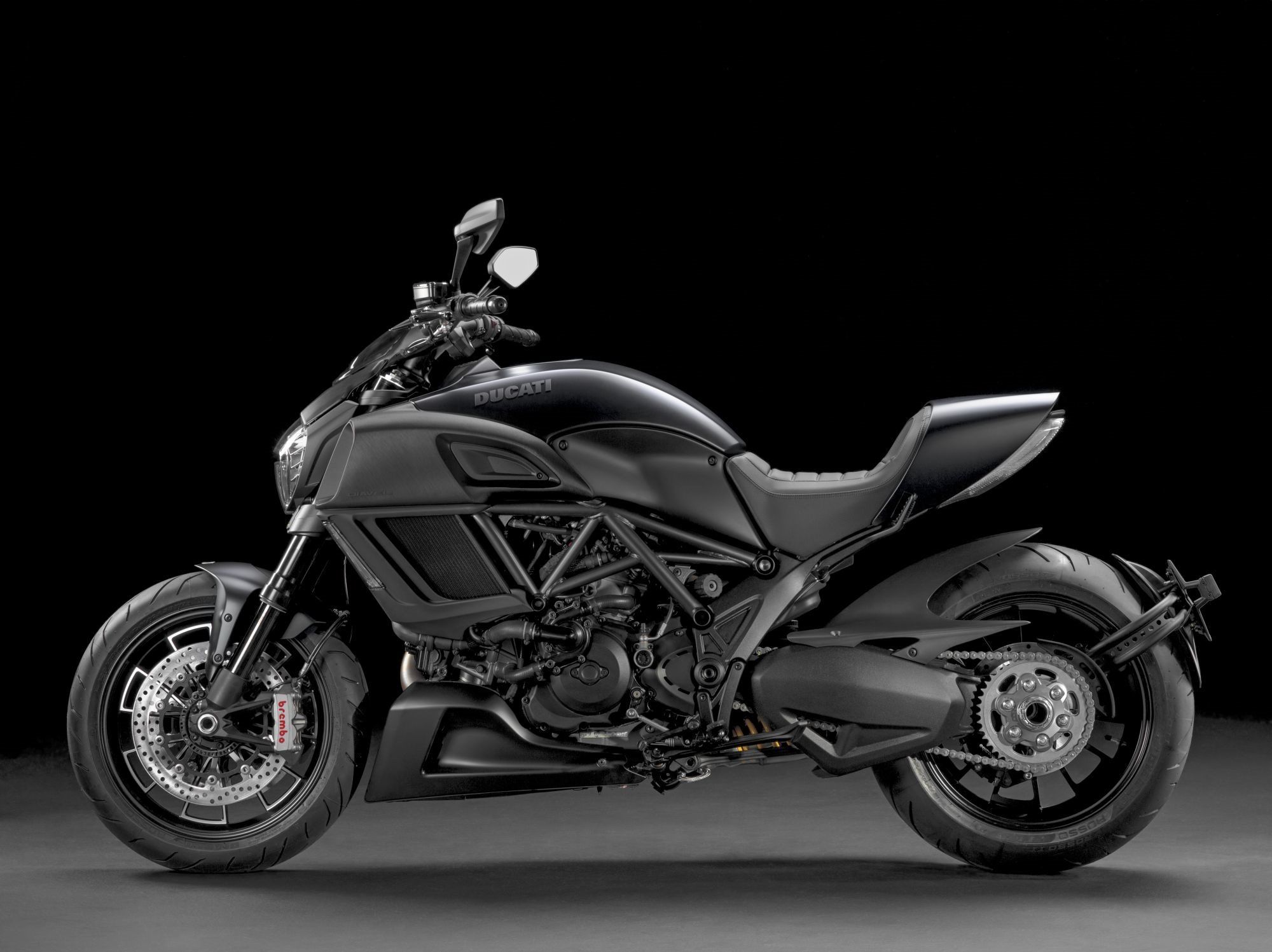 Pino escritorio Min Ducati Diavel 1200