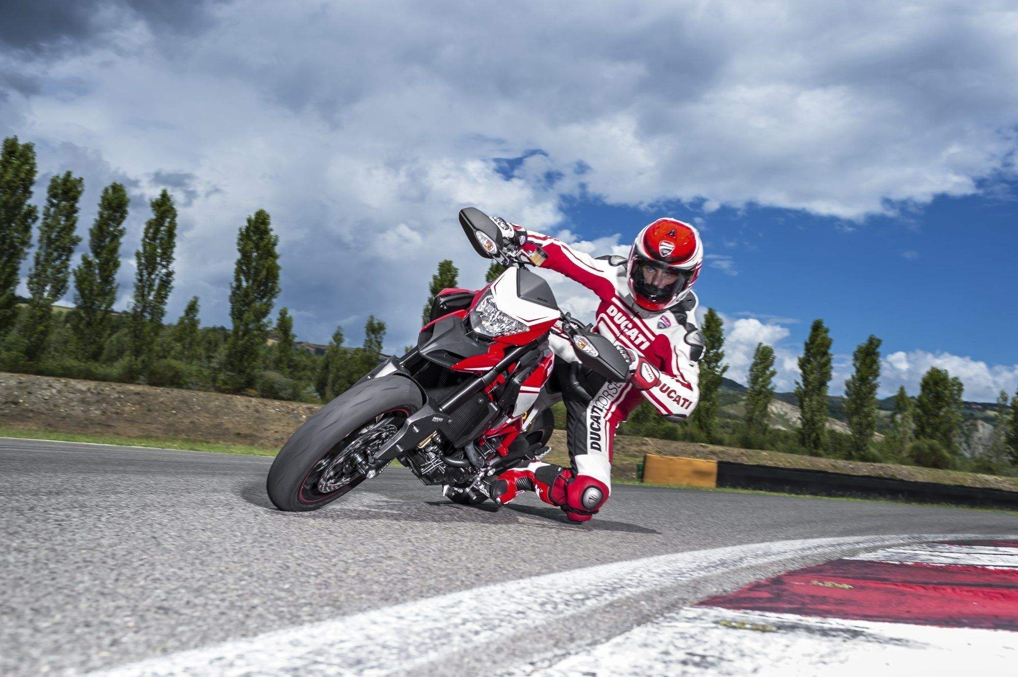 Ducati Hypermotard SP 821
