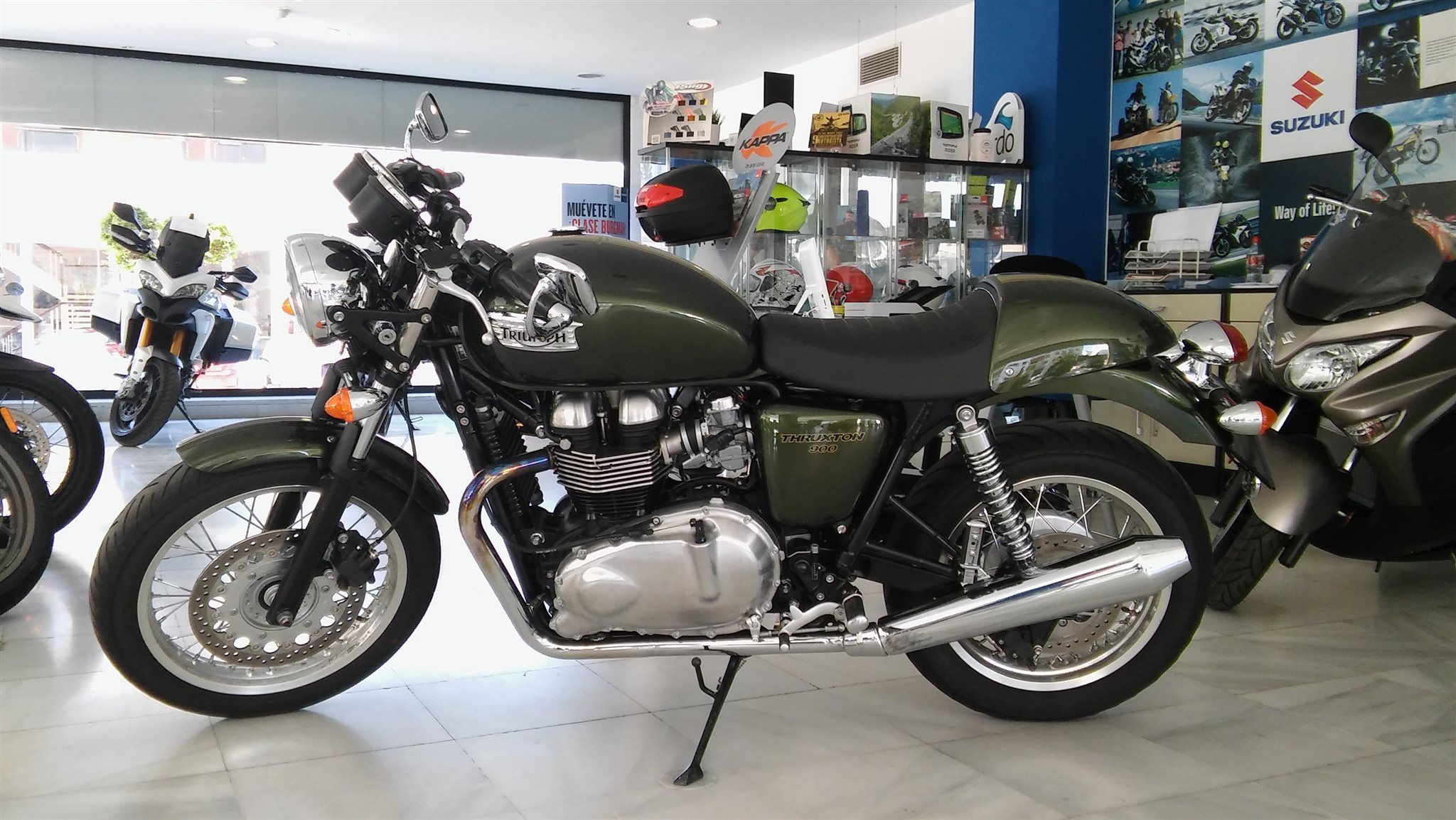 Triumph Thruxton 900