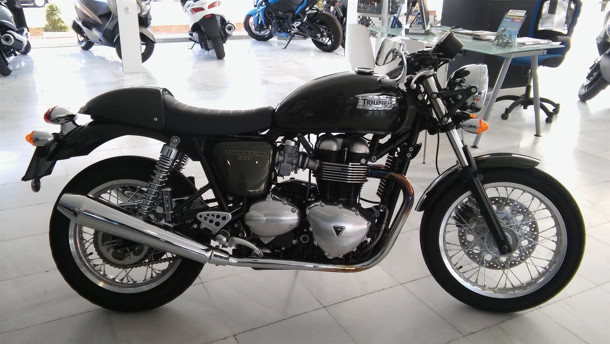 Triumph Thruxton 900