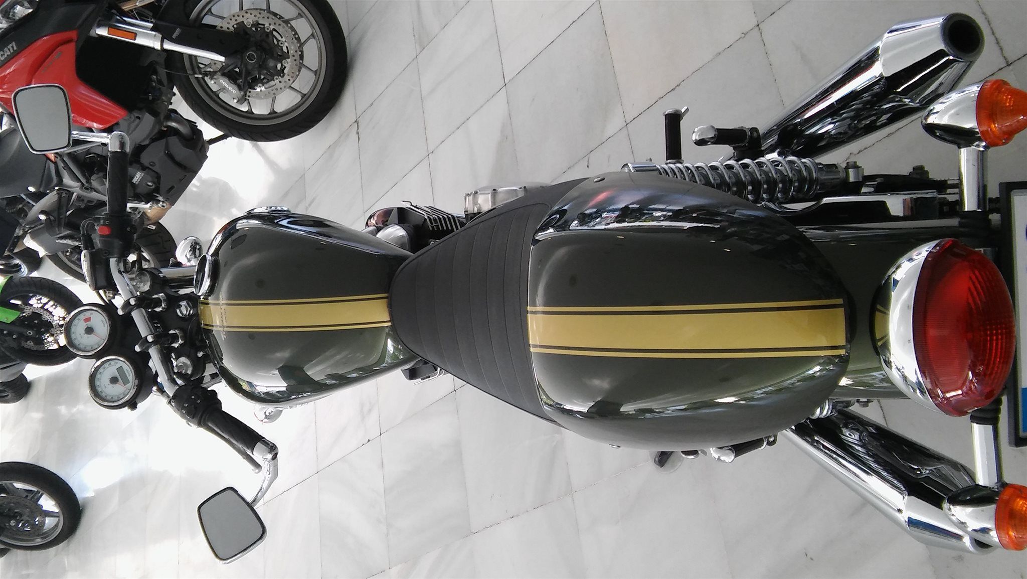 Triumph Thruxton 900