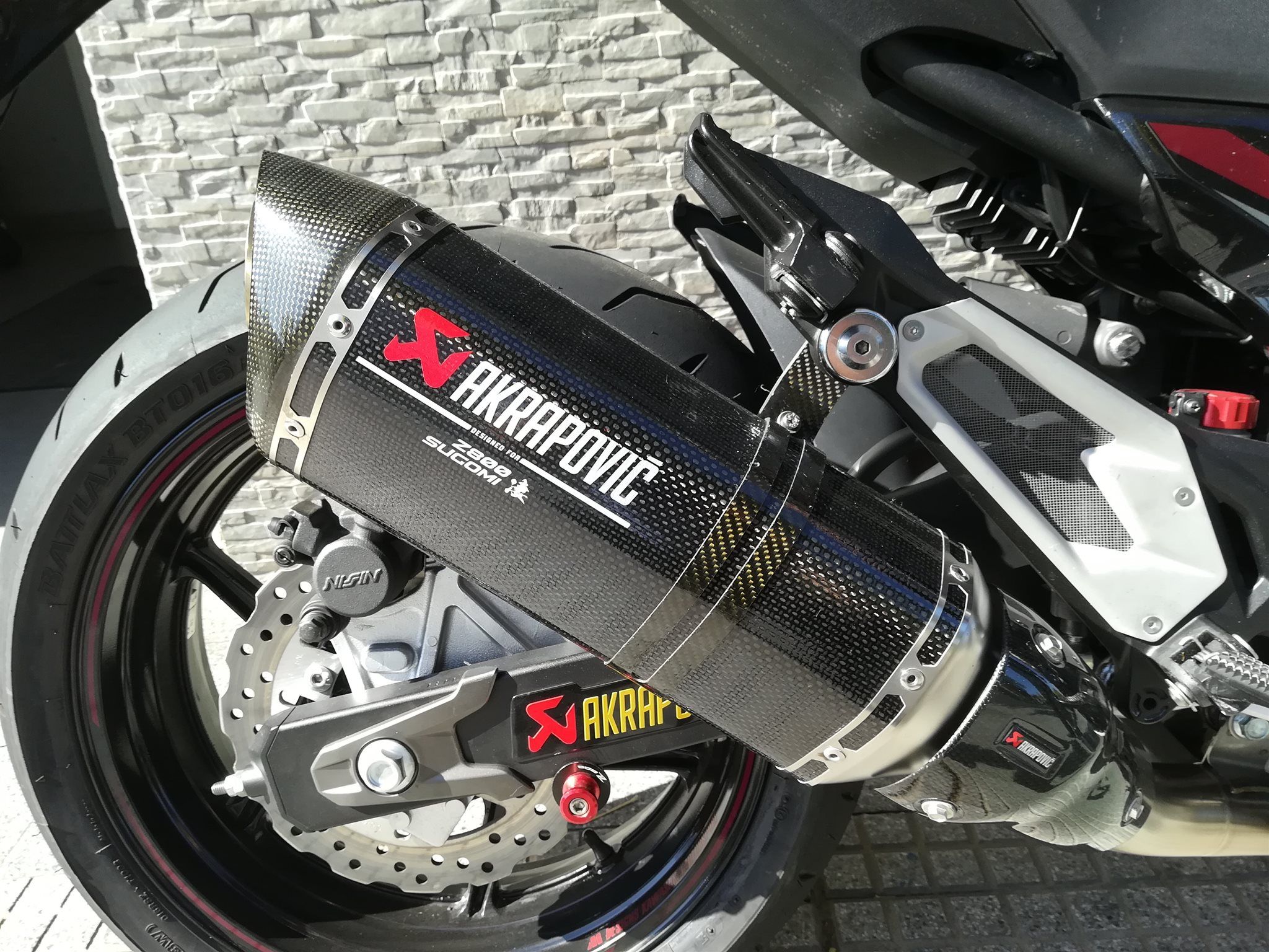 ESCAPE AKRAPOVIC Z800 – MOTO COMPONENTES