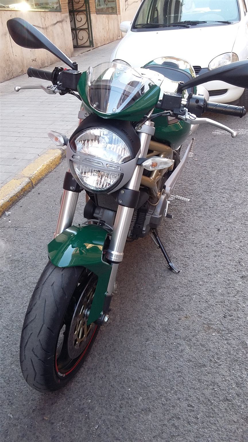 Ducati Monster 696 