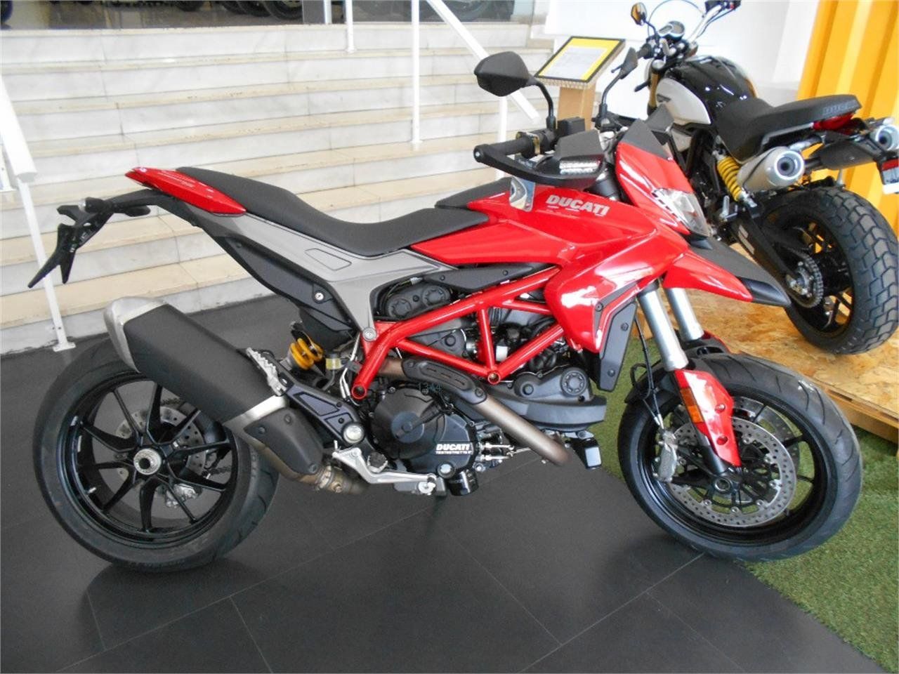 Ducati Hypermotard 939