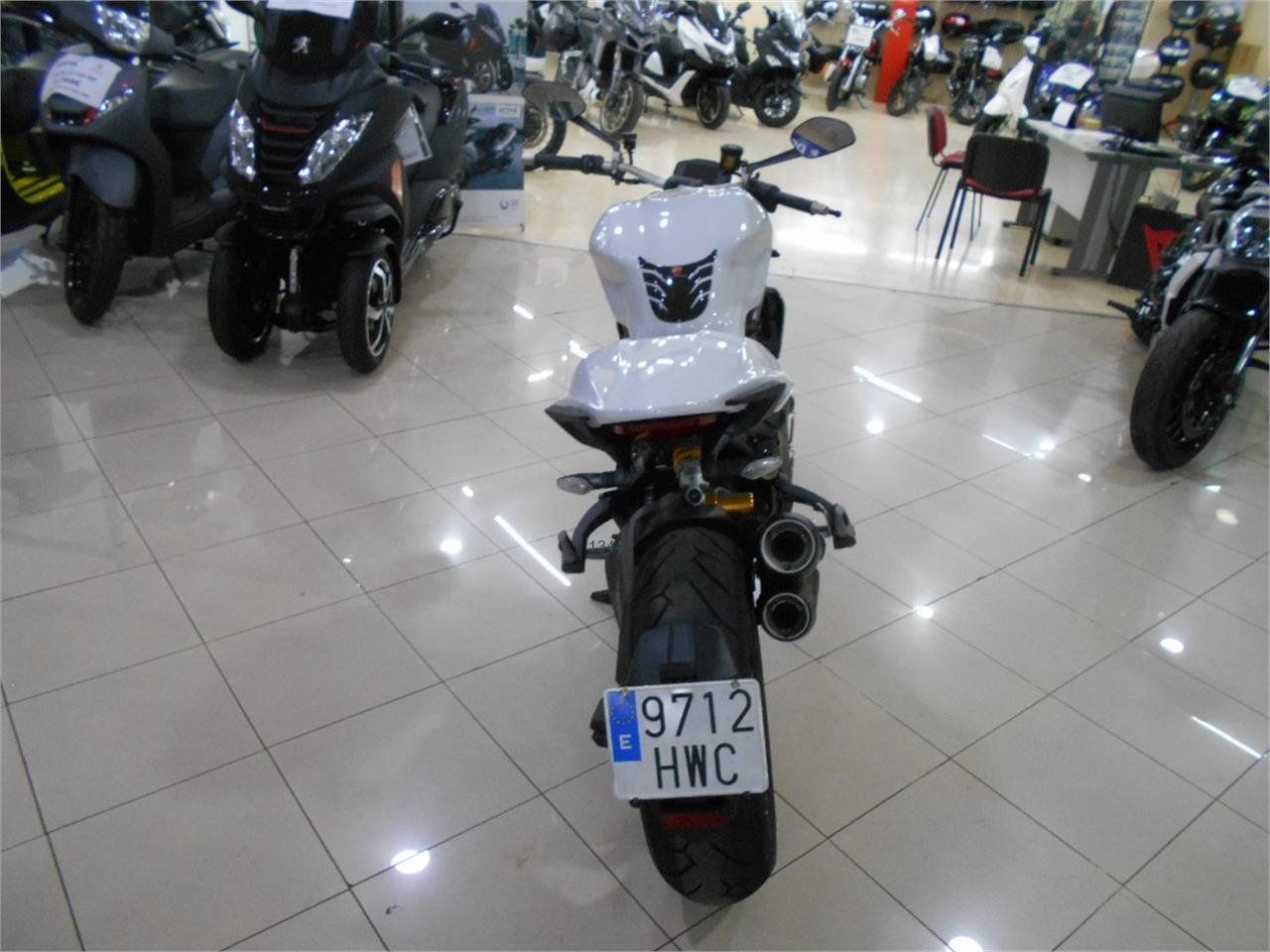 Ducati Monster 1200 S