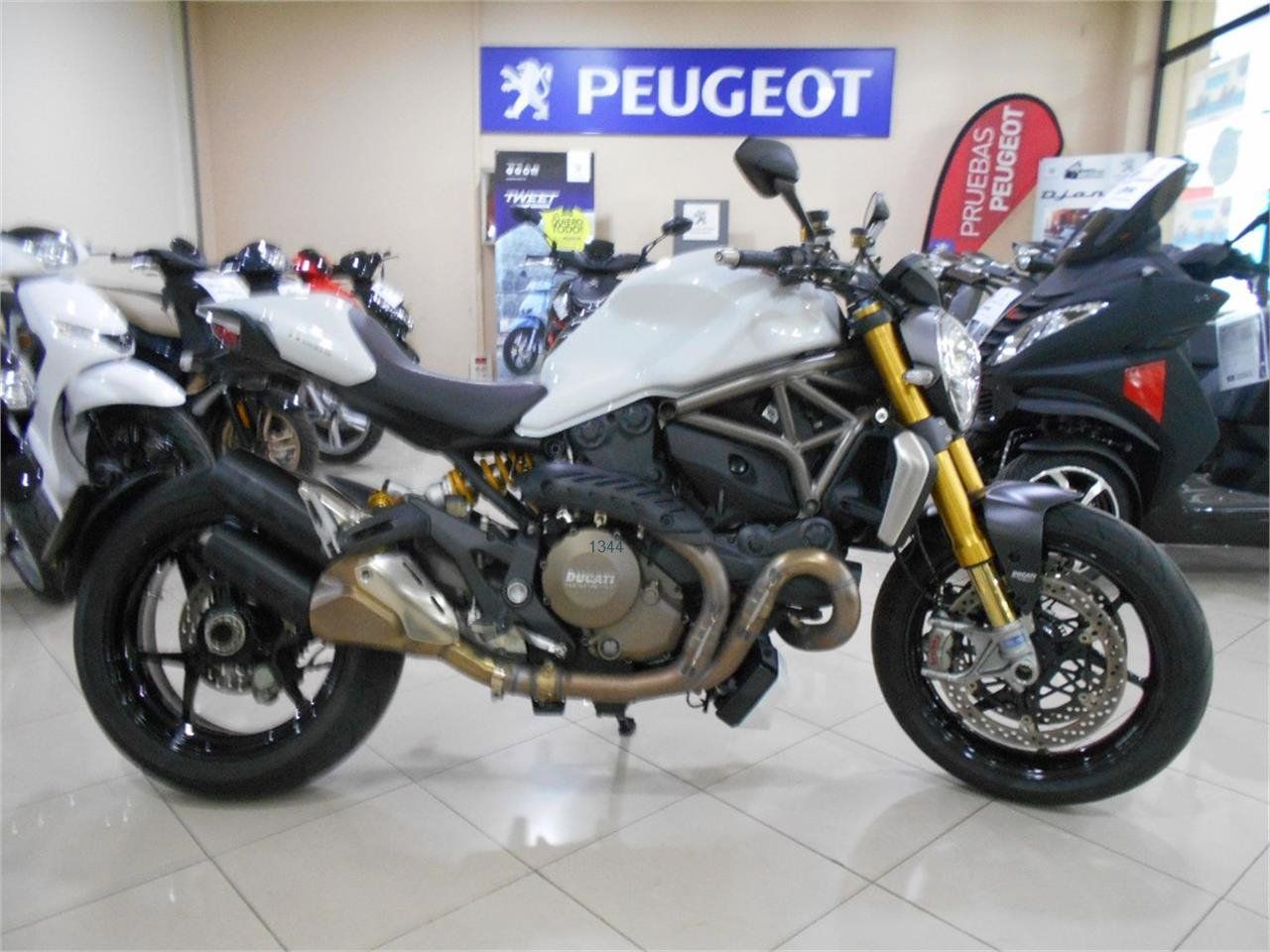 Ducati Monster 1200 S