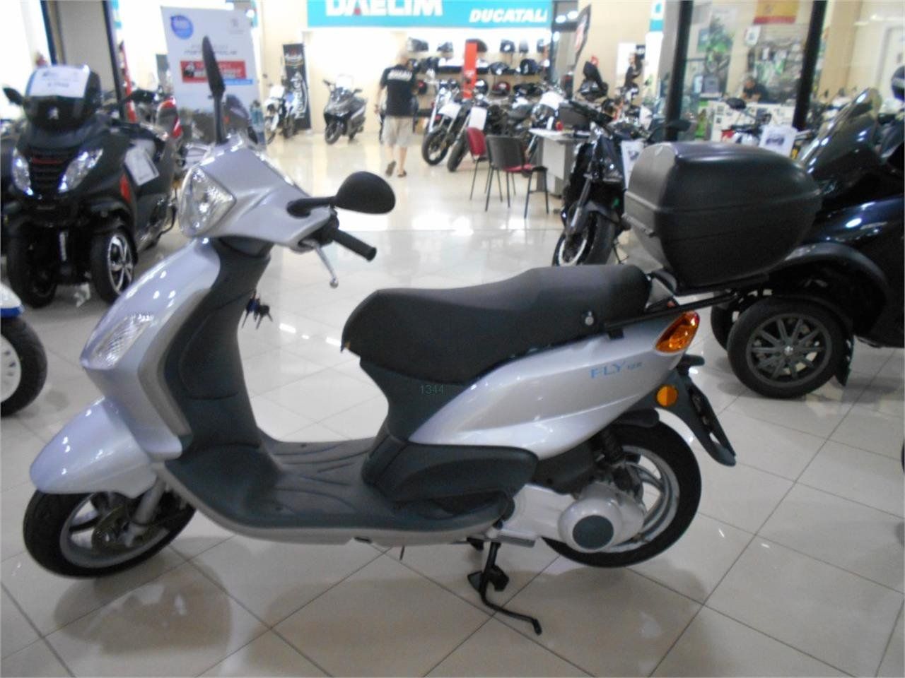 Piaggio Fly 125