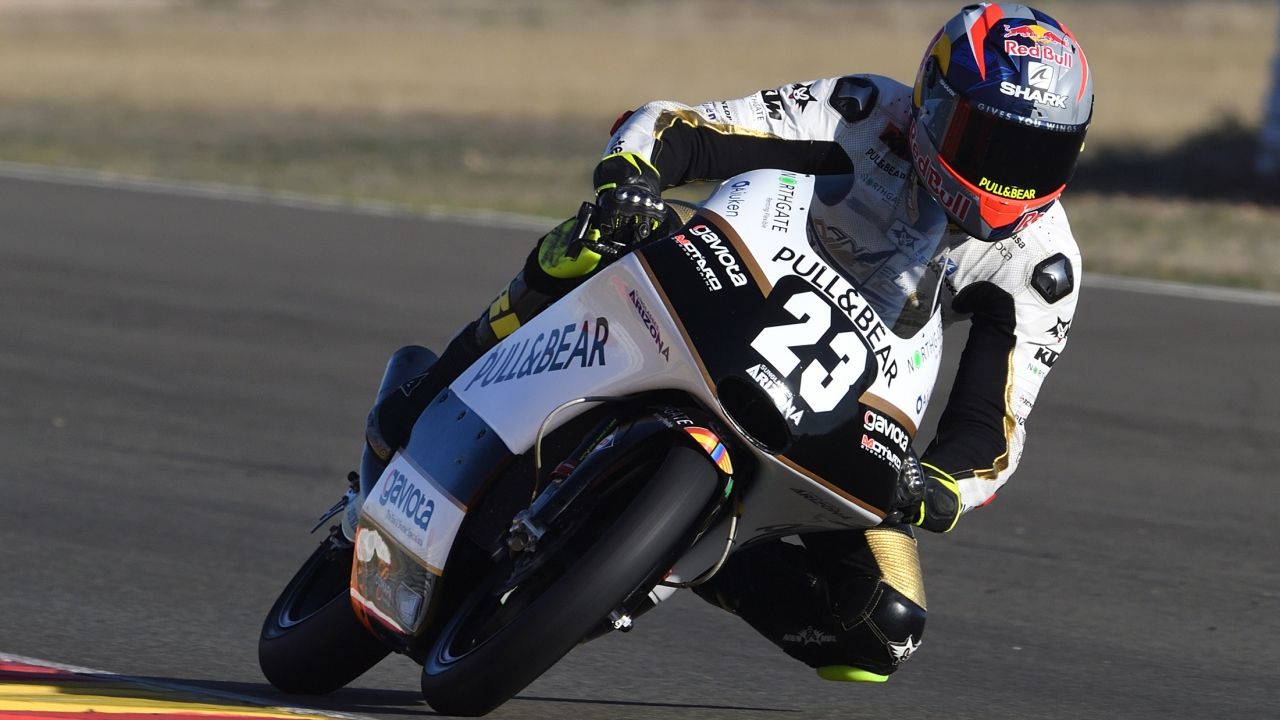 Raúl Fernández se exhibe con pole y victoria para quedarse a un paso del título (Foto: Repsol)