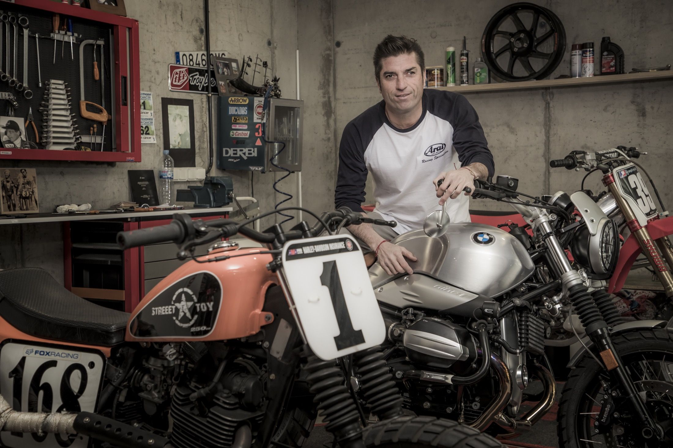 Óscar Haro: "Casey Stoner es el que más me ha impresionado sobre una moto"