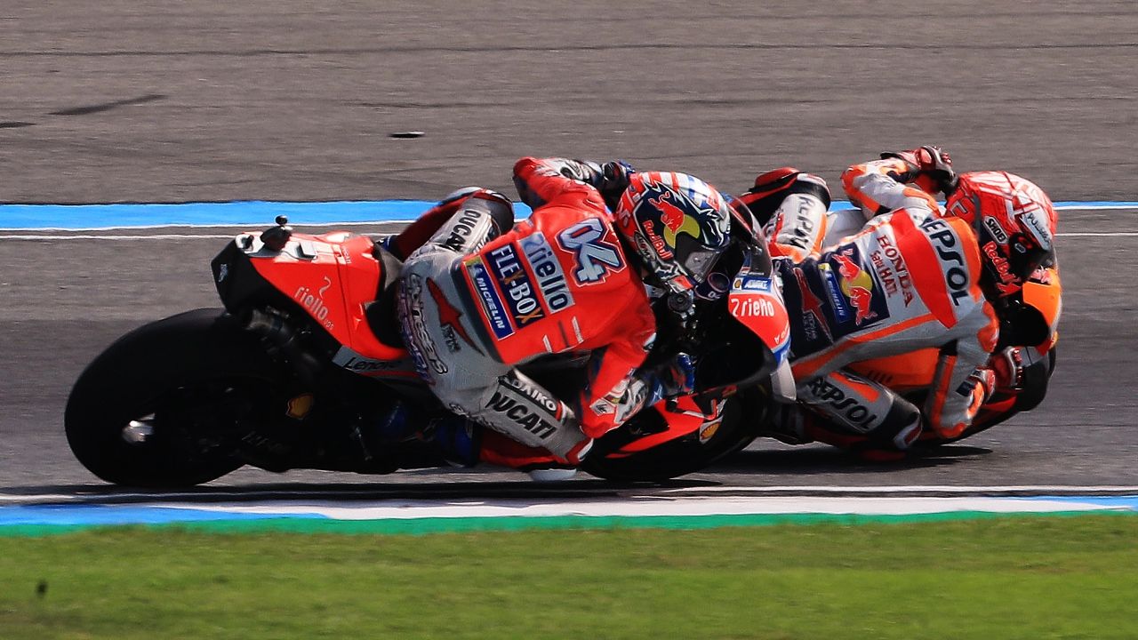 Marc Márquez y Andrea Dovizioso en el pasado GP de Tailandia (Foto: Gold & Goose)