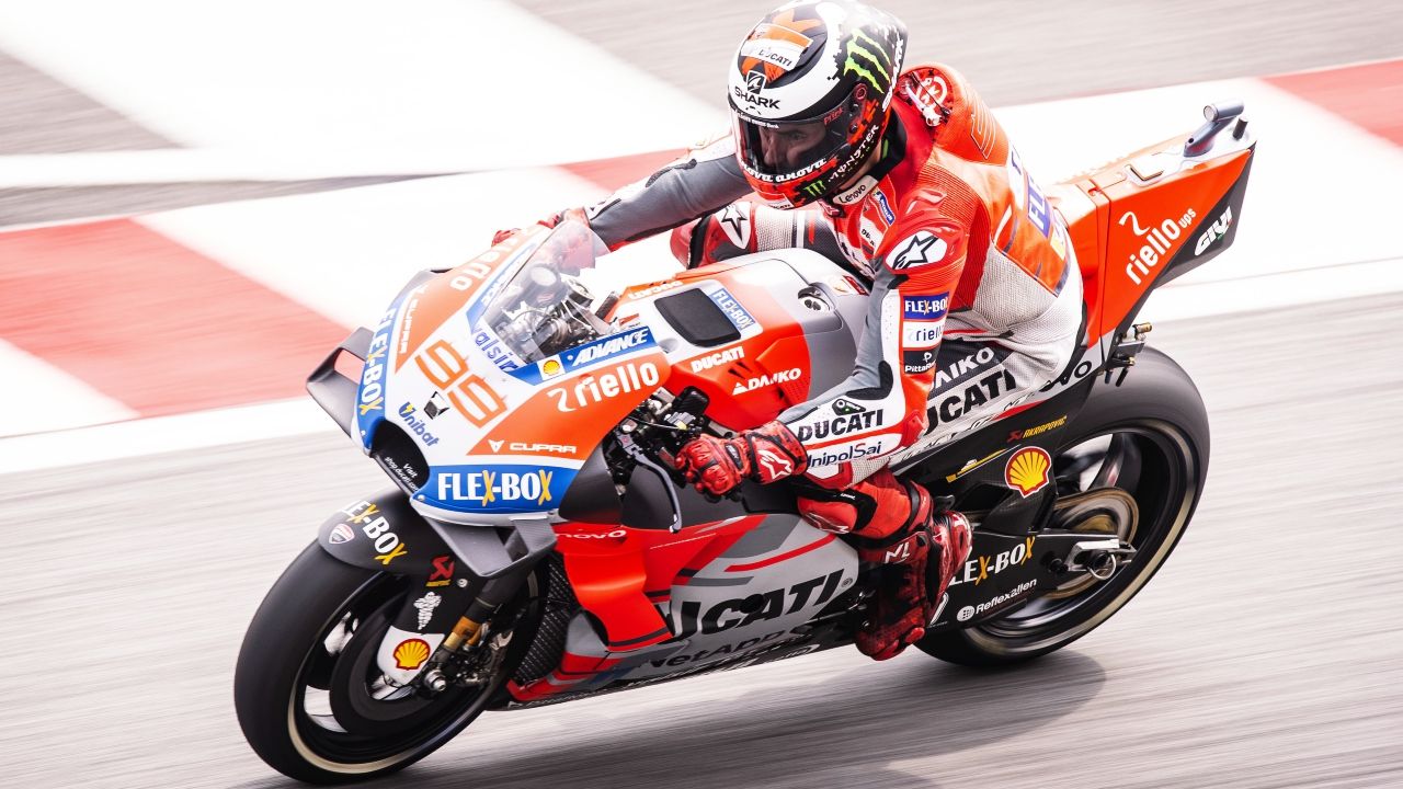 Jorge Lorenzo lo ha intentado en Malasia pero no podrá correr (Foto: Gold & Goose)