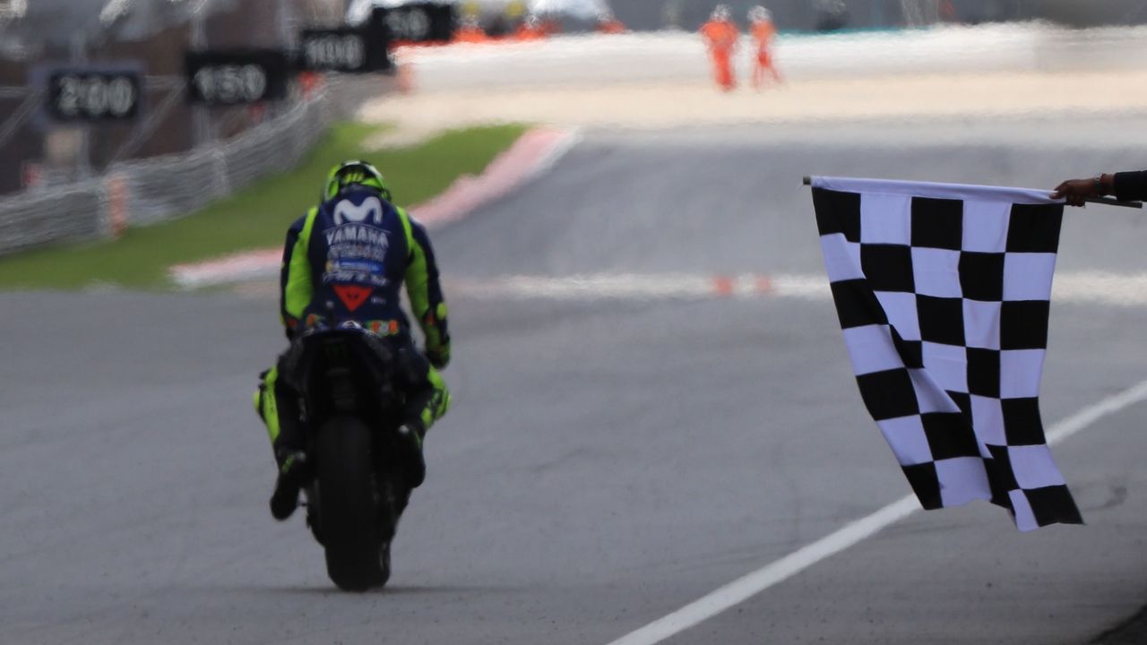 Valentino Rossi acabó 18º tras levantarse y reemprender la marcha (Foto: Gold & Goose)
