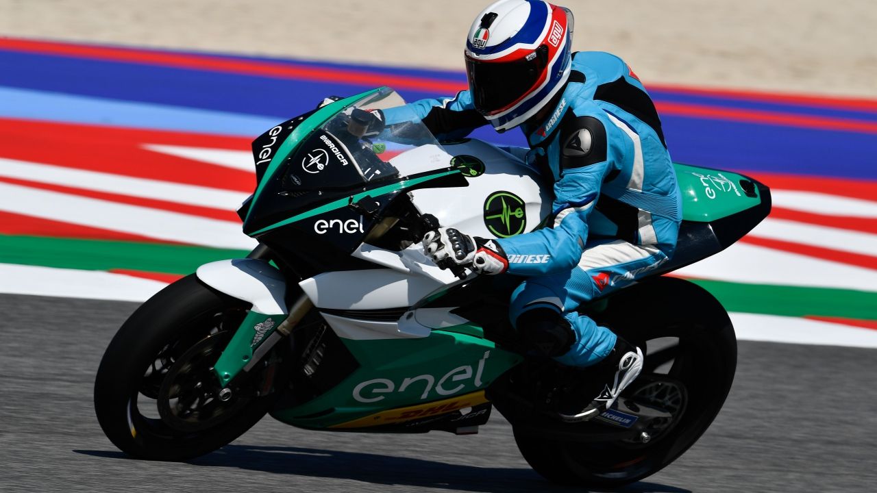 Franco Uncini probó la Energica en el pasado GP de San Marino (Foto: Gold & Goose)