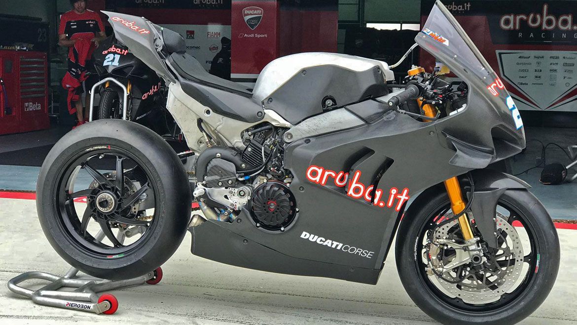 La Ducati V4R se estrena en el primer test de Aragón