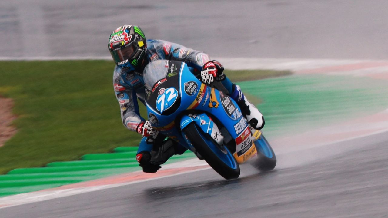 Alonso López lidera Moto3 en un viernes pasado por agua en Valencia