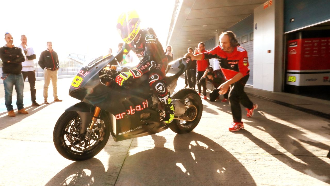 Álvaro Bautista con la Ducati Panigale V4R del Mundial de Superbike