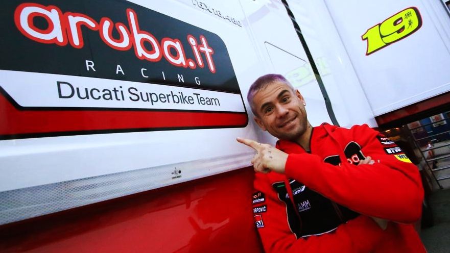 Álvaro Bautista con la Ducati Panigale V4R del Mundial de Superbike
