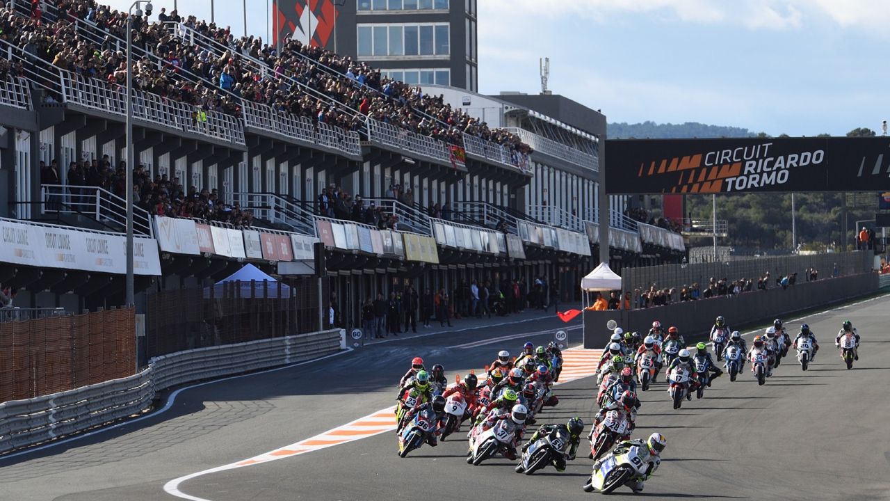 Salida de la carrera de la European Talent Cup en el Ricardo Tormo (Foto: Repsol)