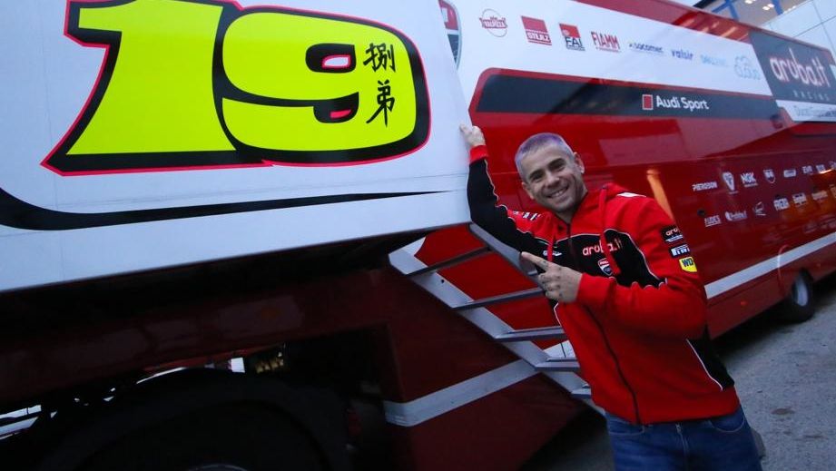 Álvaro Bautista con la Ducati Panigale V4R del Mundial de Superbike