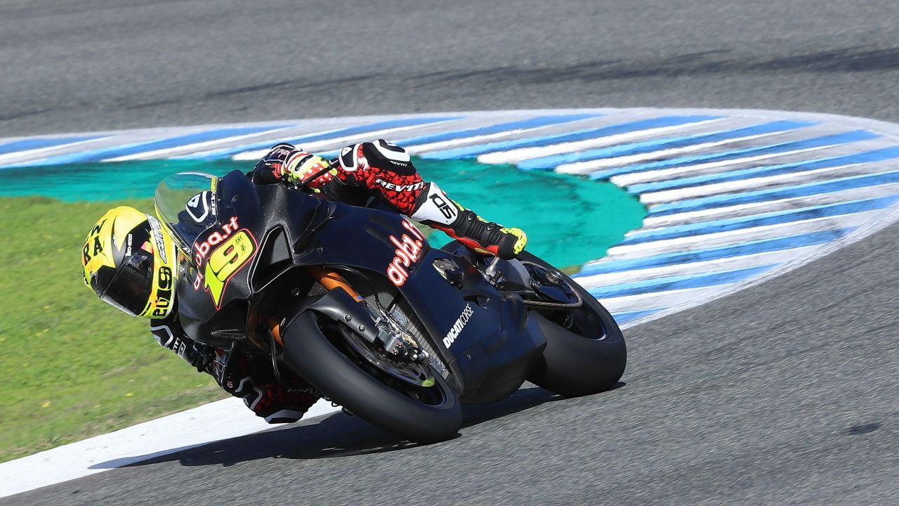 Álvaro Bautista con la Ducati Panigale V4R del Mundial de Superbike