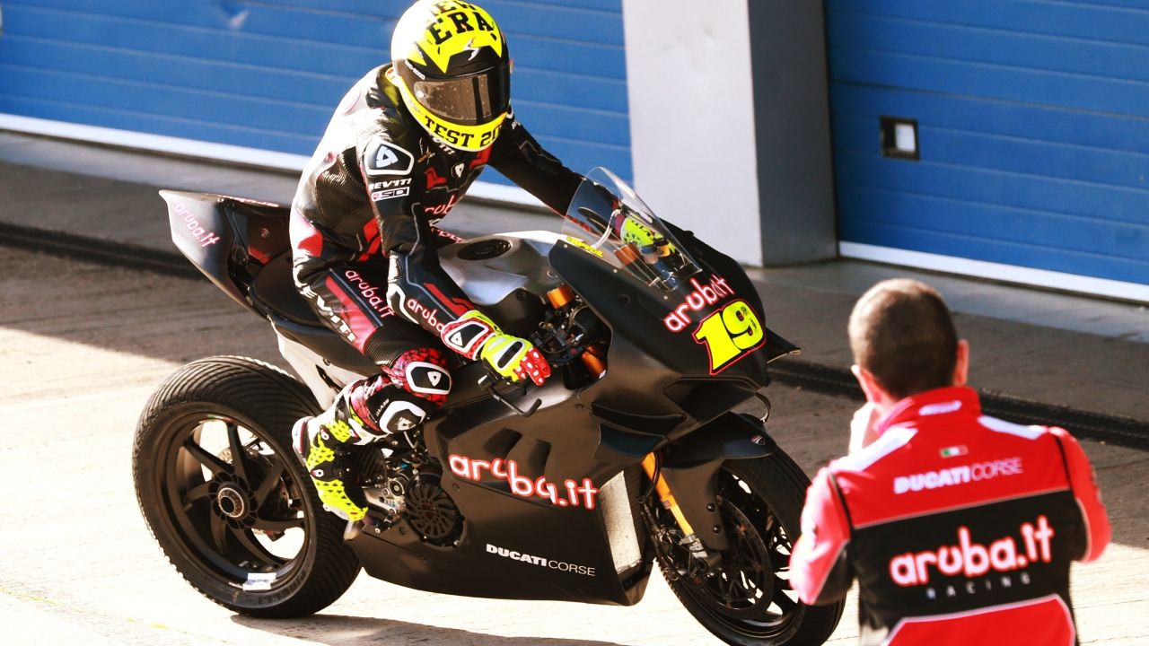 Álvaro Bautista con la Ducati Panigale V4R del Mundial de Superbike