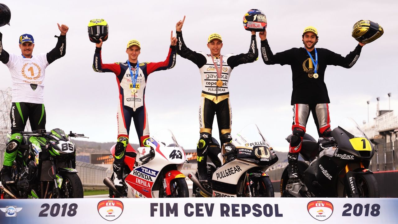 Campeones FIM CEV Repsol 2018: Abián Santana, Xavi Artigas, Raúl Fernández y Jesko Raffin (Foto: Repsol)