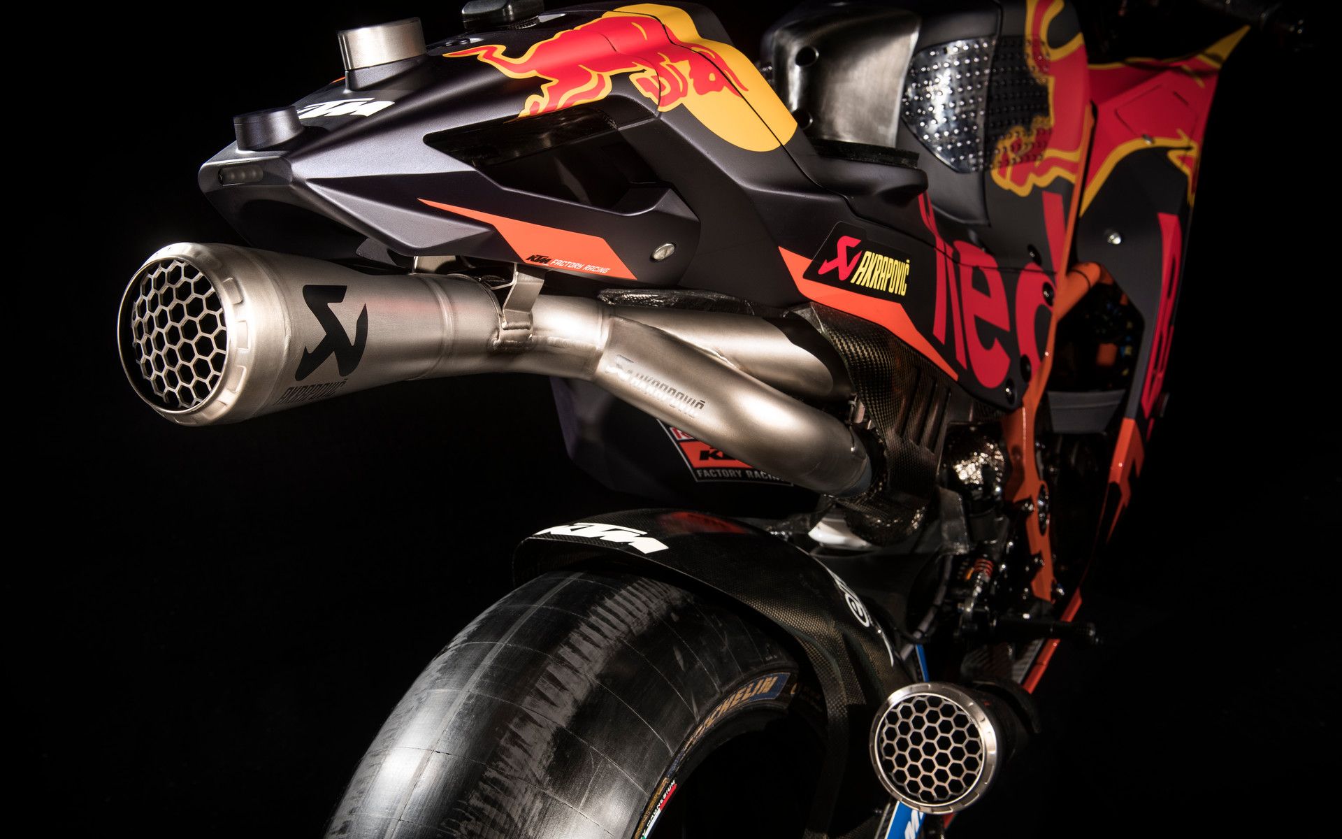 KTM te vende dos unidades de su MotoGP, la KTM RC16