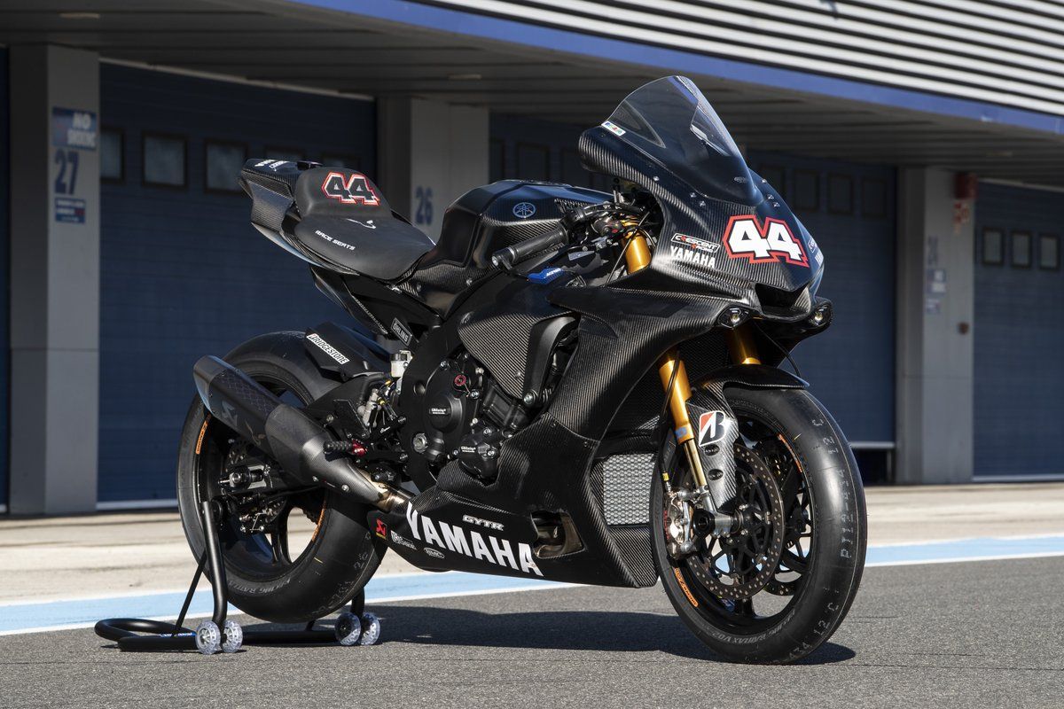 Lewis Hamilton probando la Yamaha de SBK