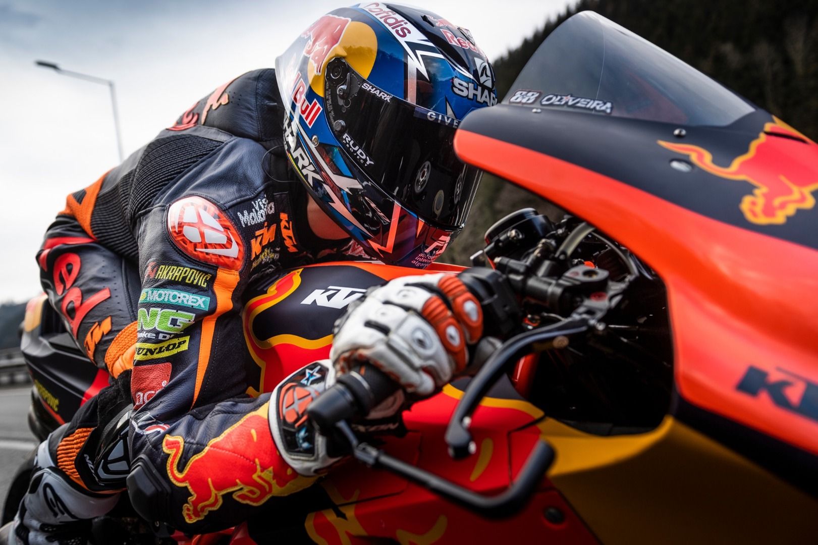 KTM RC16 y Miguel Oliveira en el túnel de Gleinalm