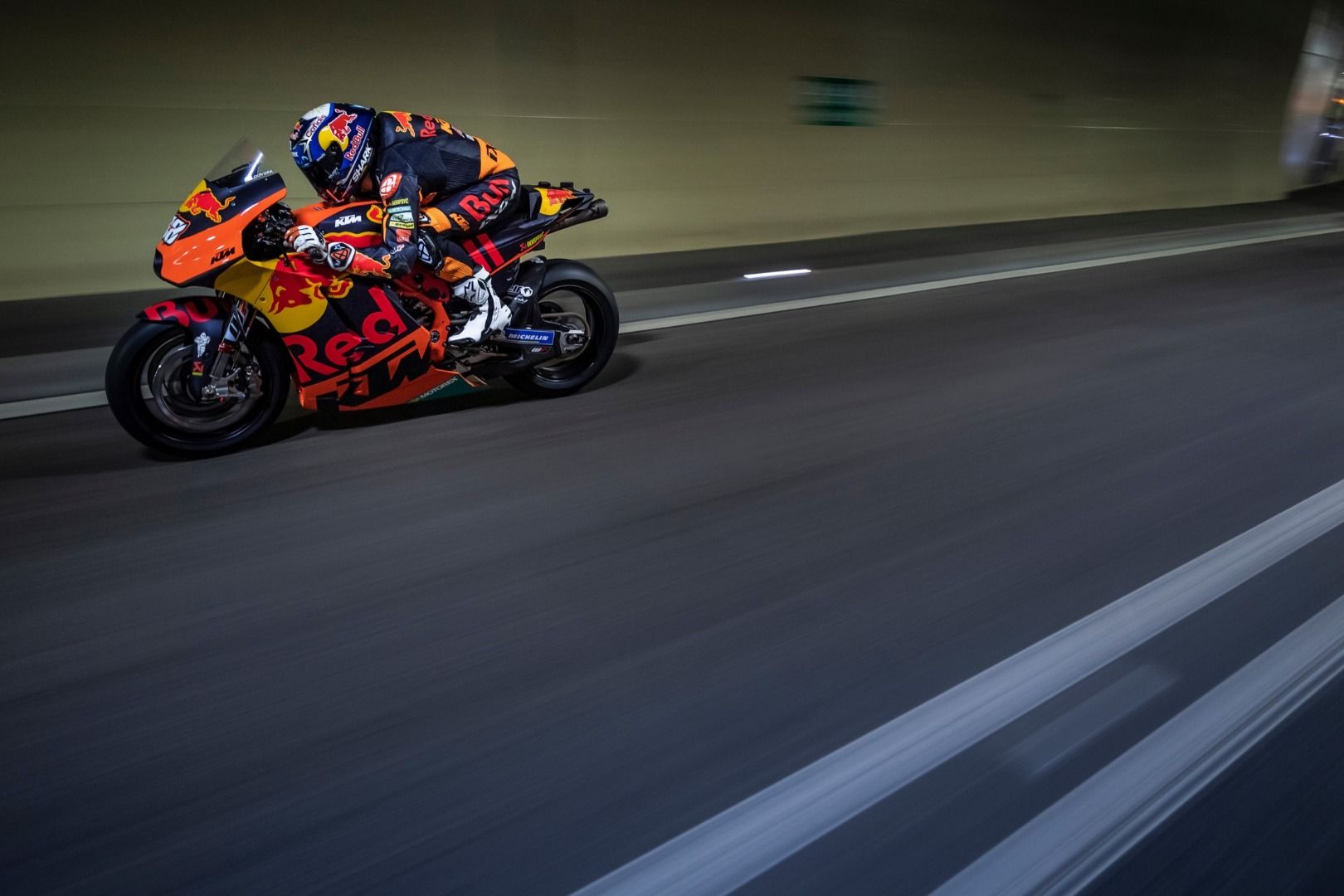 KTM RC16 y Miguel Oliveira en el túnel de Gleinalm